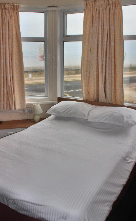 The Colwyn Hotel - Near Pleasure Beach Блекпул Екстериор снимка