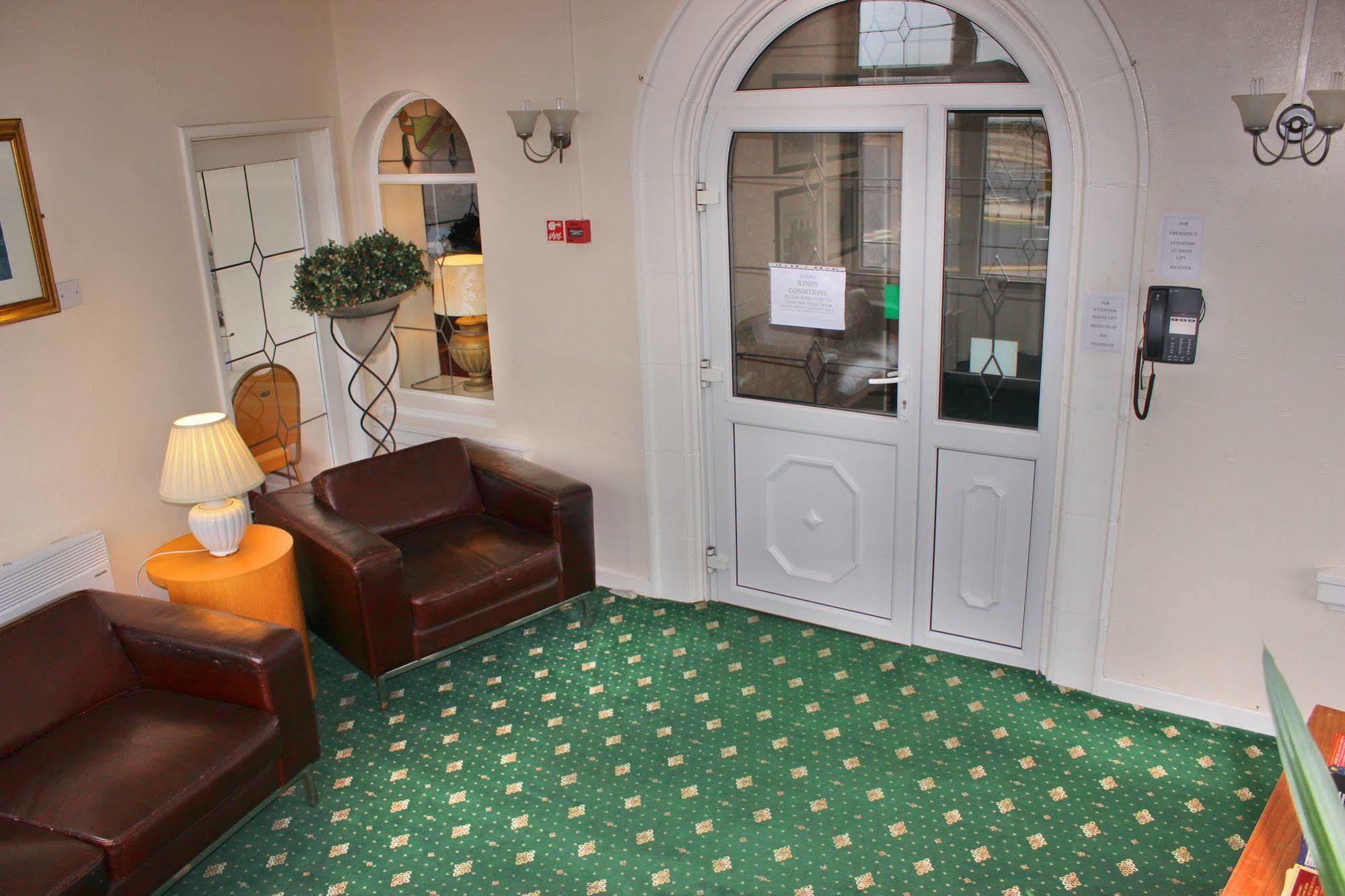 The Colwyn Hotel - Near Pleasure Beach Блекпул Екстериор снимка