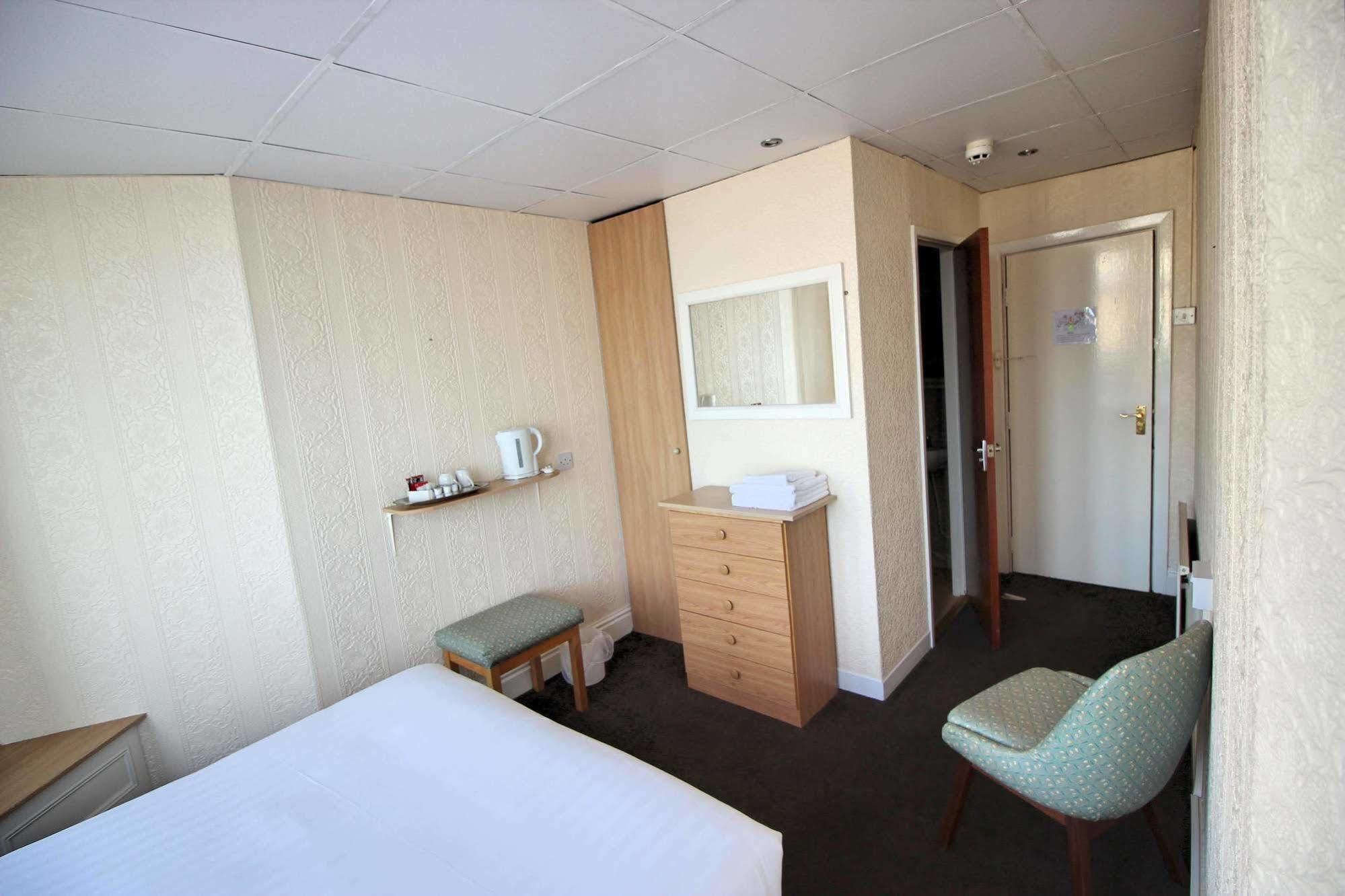 The Colwyn Hotel - Near Pleasure Beach Блекпул Екстериор снимка