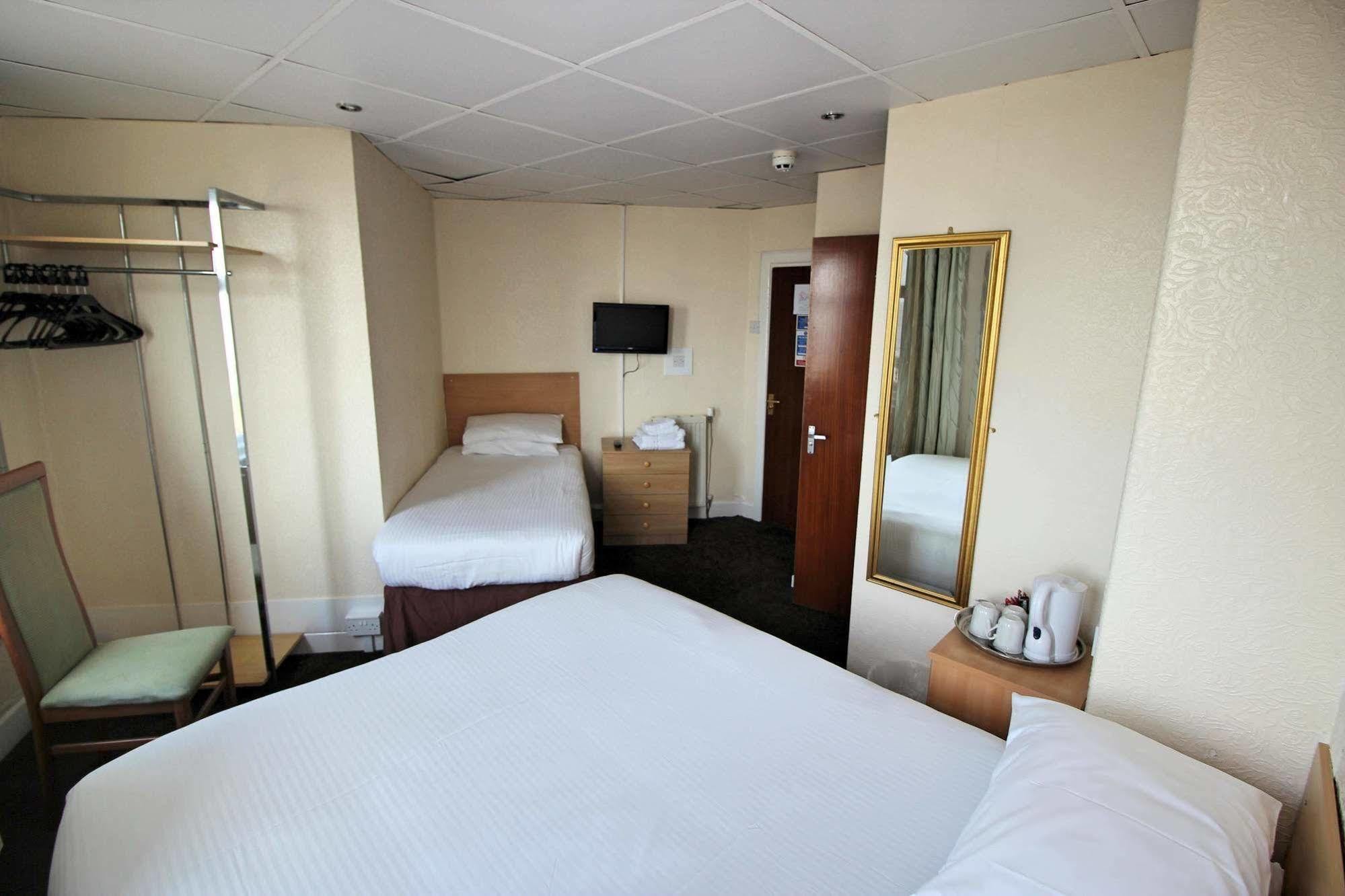 The Colwyn Hotel - Near Pleasure Beach Блекпул Екстериор снимка