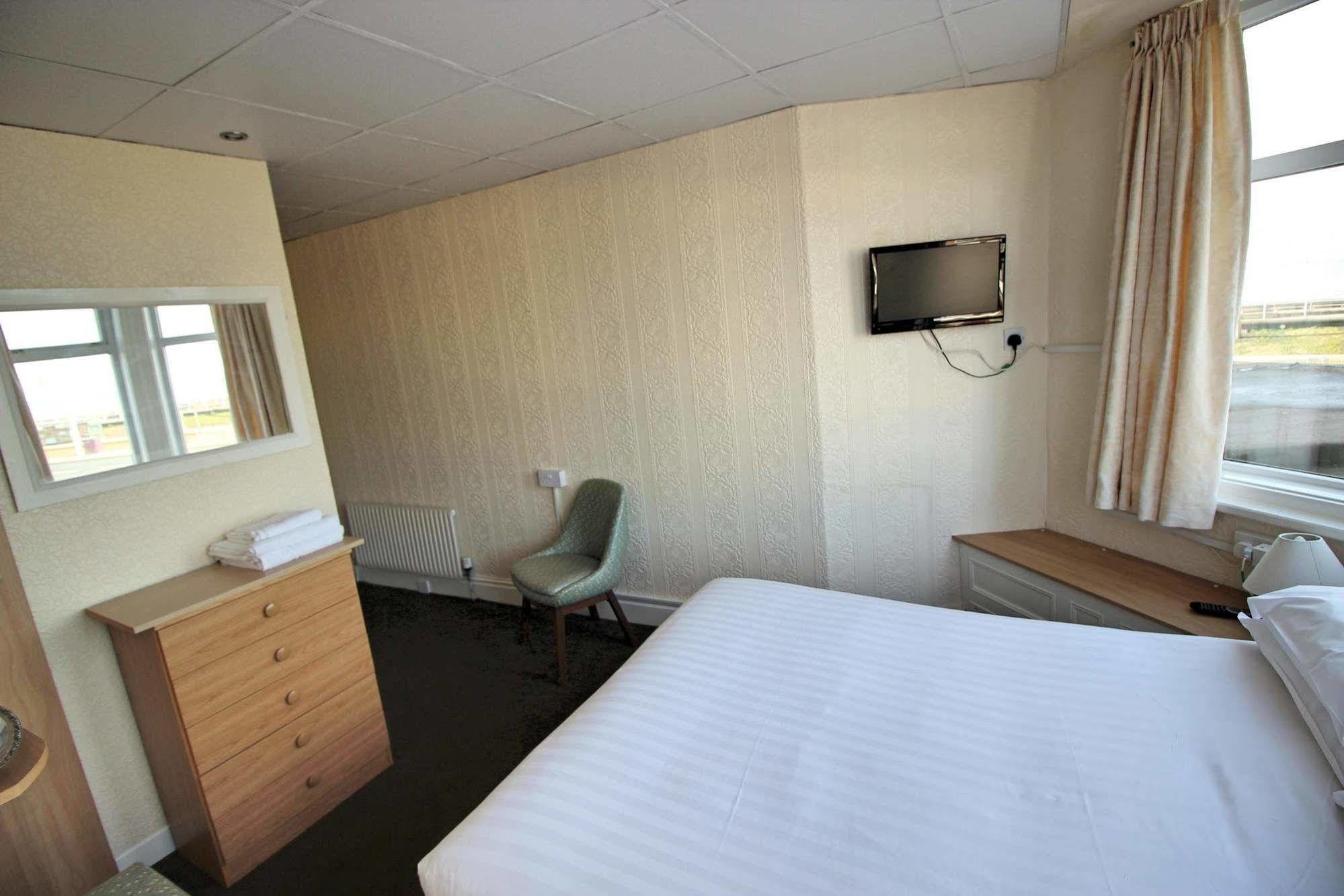 The Colwyn Hotel - Near Pleasure Beach Блекпул Екстериор снимка
