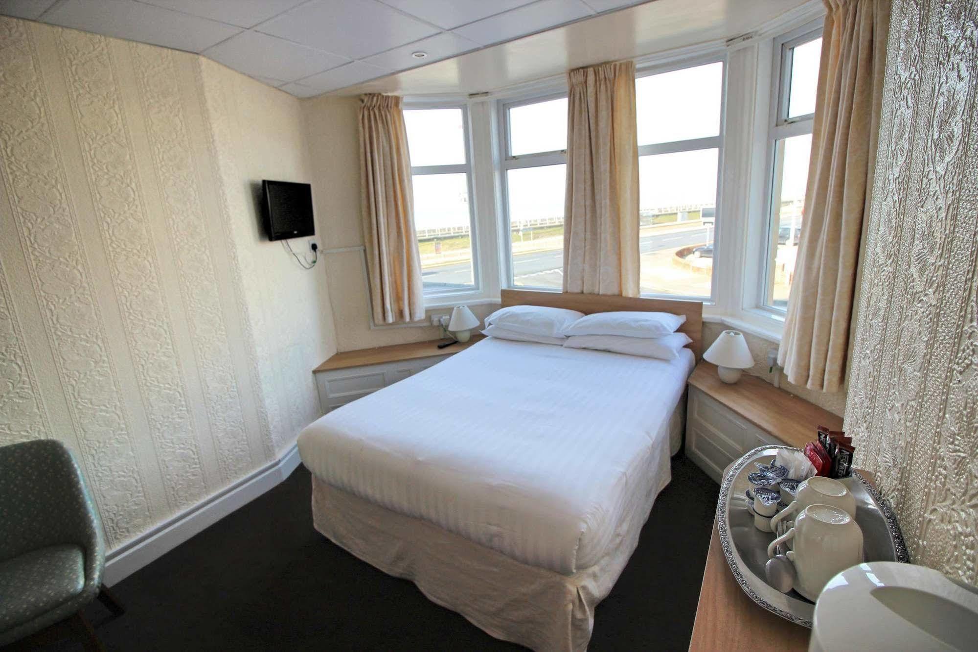The Colwyn Hotel - Near Pleasure Beach Блекпул Екстериор снимка