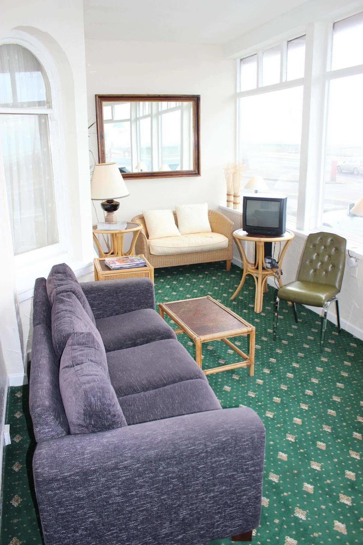 The Colwyn Hotel - Near Pleasure Beach Блекпул Екстериор снимка